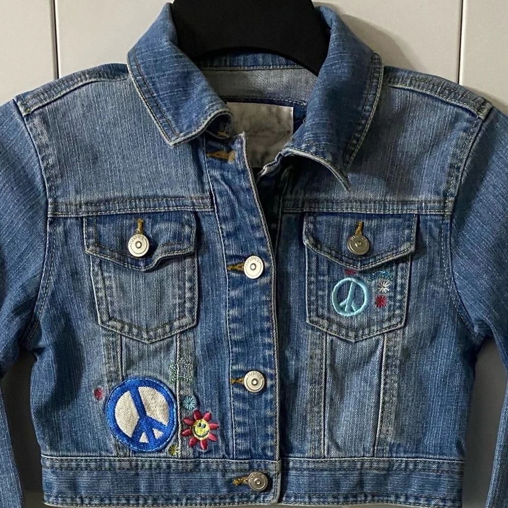 Justice Jean Jacket, Medium wash, Denim, Sz 10, Crop, Trucker, Embroidery​
